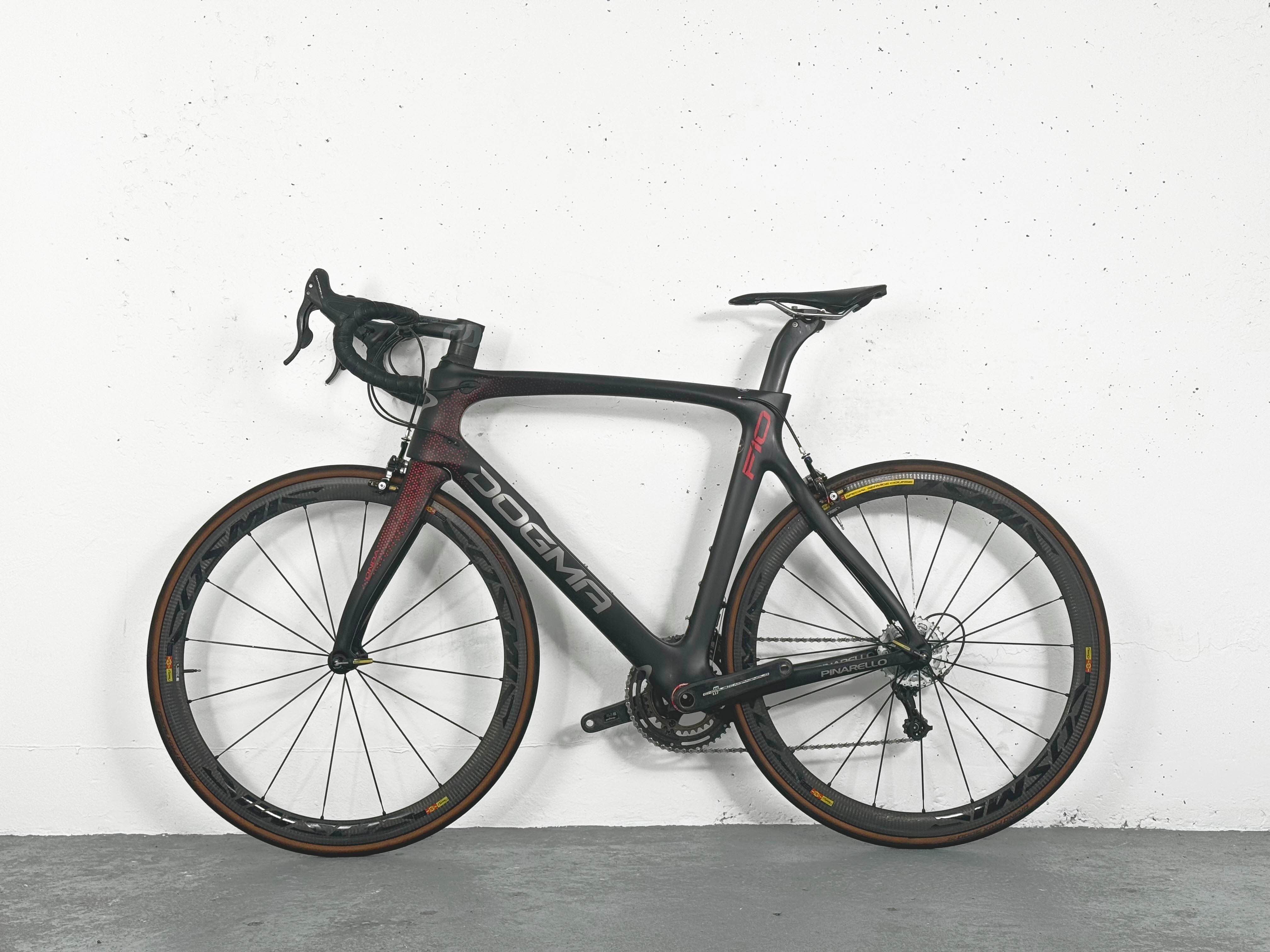 Pinarello Dogma F10 Campagnolo Chorus Taille 56 / Roues Mavic Cosmic Carbon